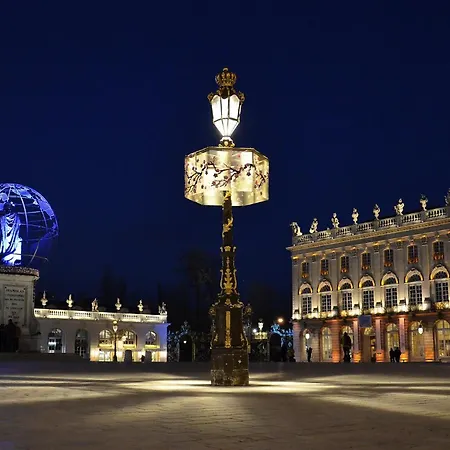 Vue Sur Le Palais - Gare Congres - Parking - T3 *